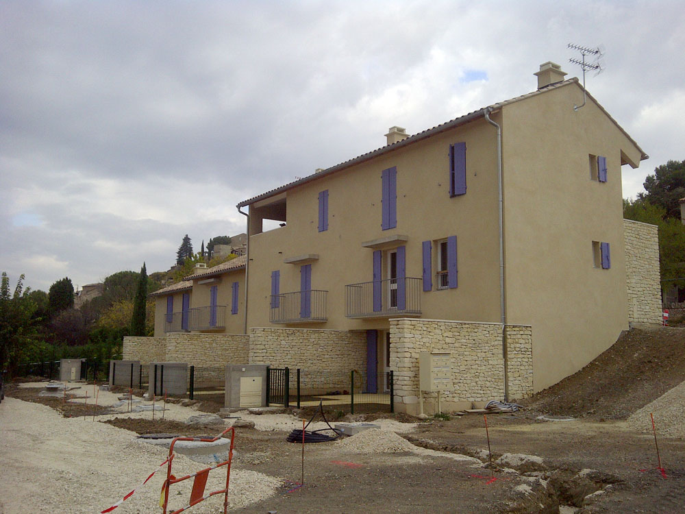 Construction de 5 logements sociaux pour la commune de Joucas par Luberon Batiment.
